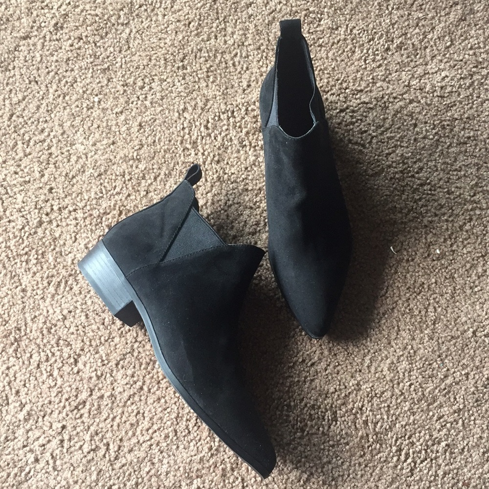 Forever 21 Suede Pointed Black Chelsea Boots